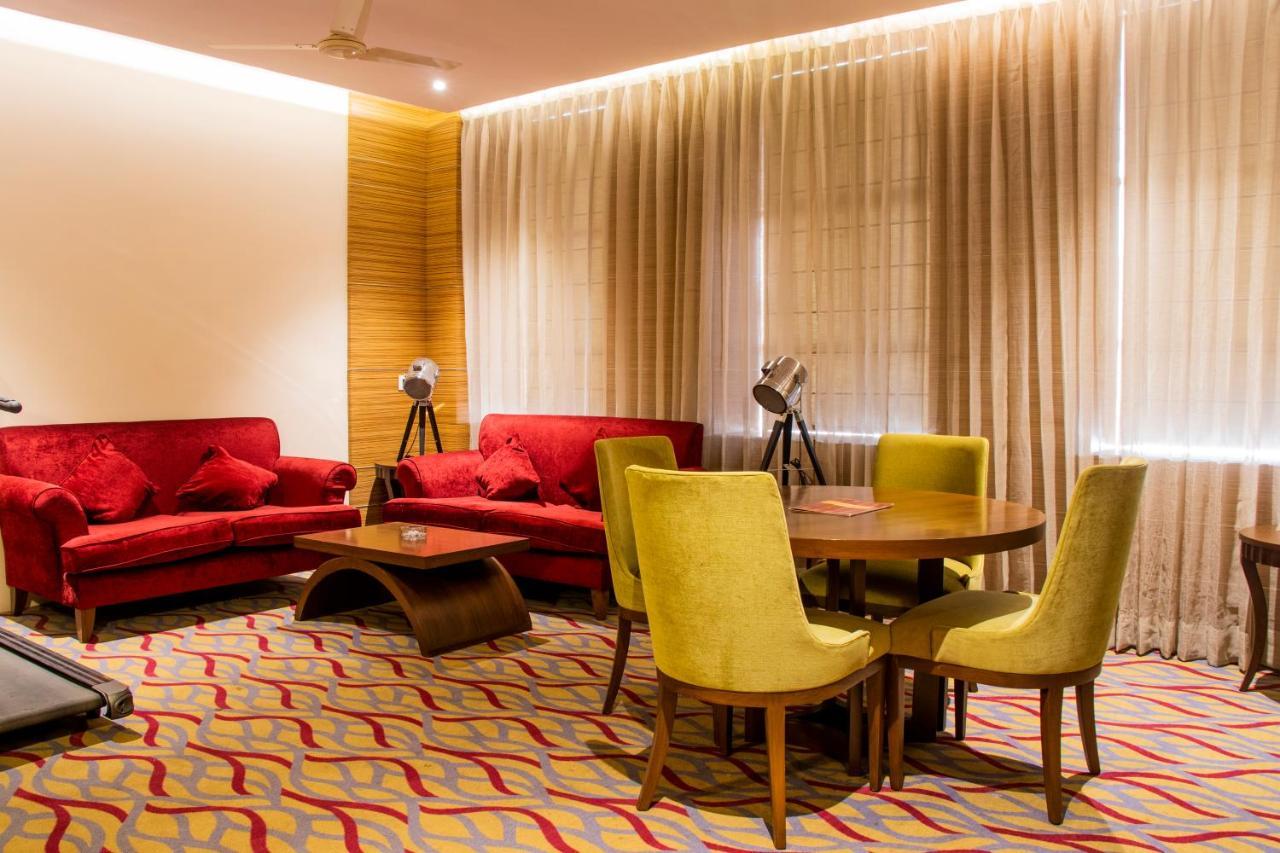 Hotel Landmark Rewa Ngoại thất bức ảnh