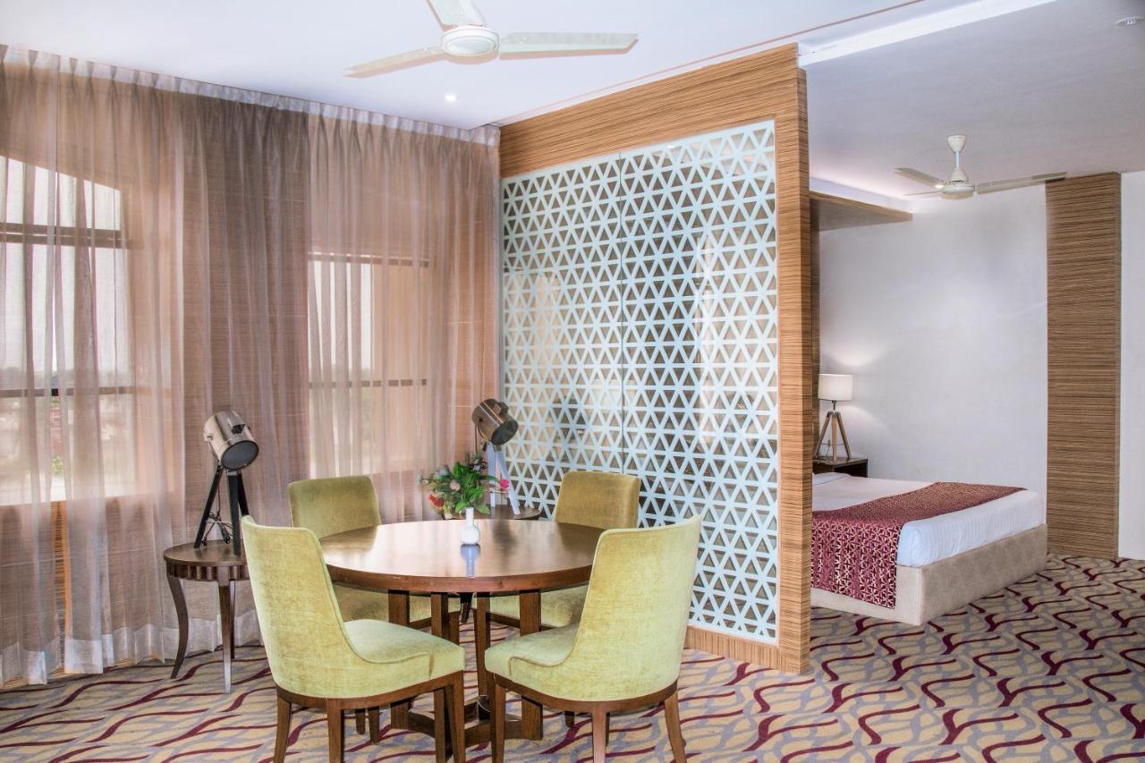 Hotel Landmark Rewa Ngoại thất bức ảnh
