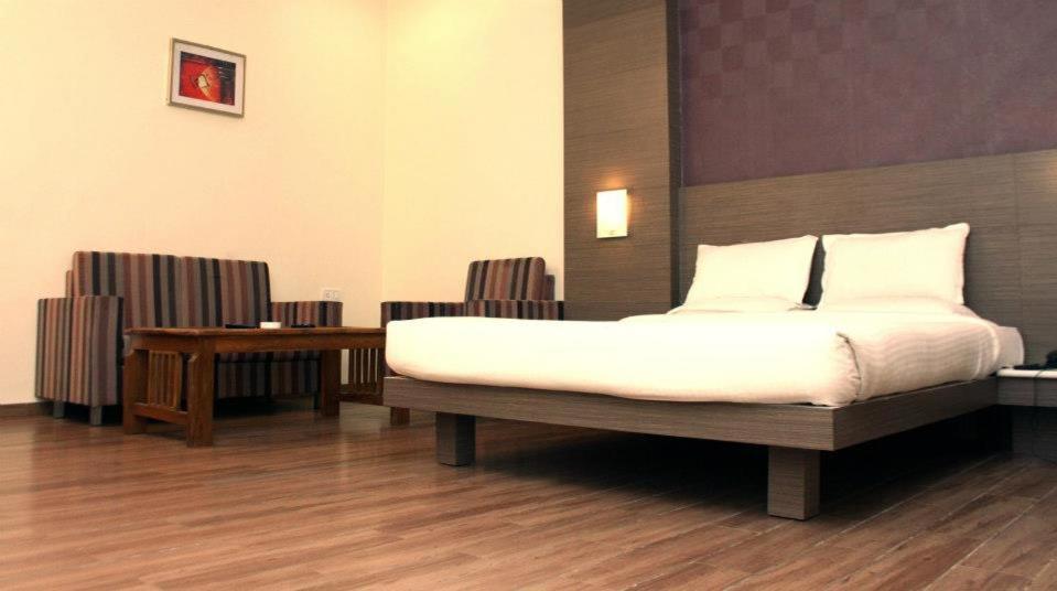 Hotel Landmark Rewa Ngoại thất bức ảnh